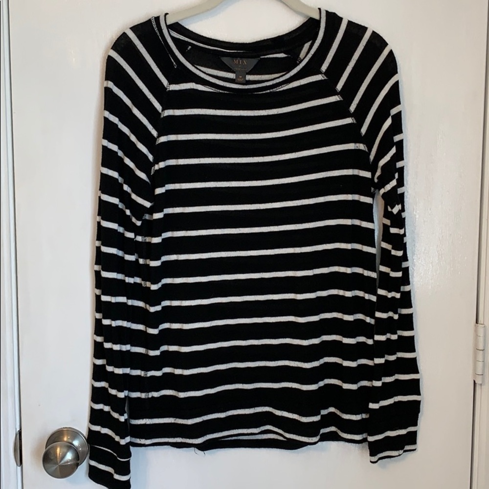 🌿 Black and White Long Sleeve Sweater